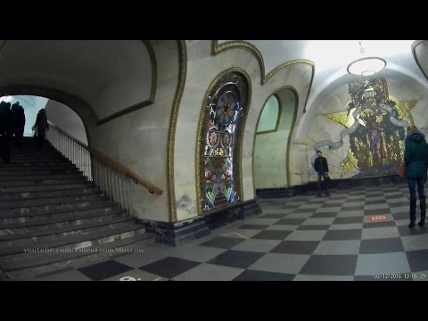 метро "Новослободская" - вход на станцию и два именных // 02.12.2016