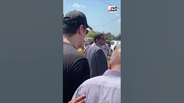 شايل نعش والده على كتفه محمد الشناوي حارس الأهلى يودع جثمان والده لمثواه الأخير 