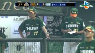 20130723 CPBL 獅 VS 猿 2下 盜壘成功加投手暴投 郭永維遛上三壘
