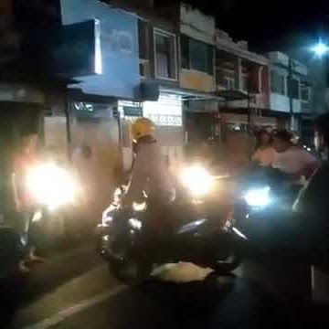 Pengendara motor ribut di jalan raya