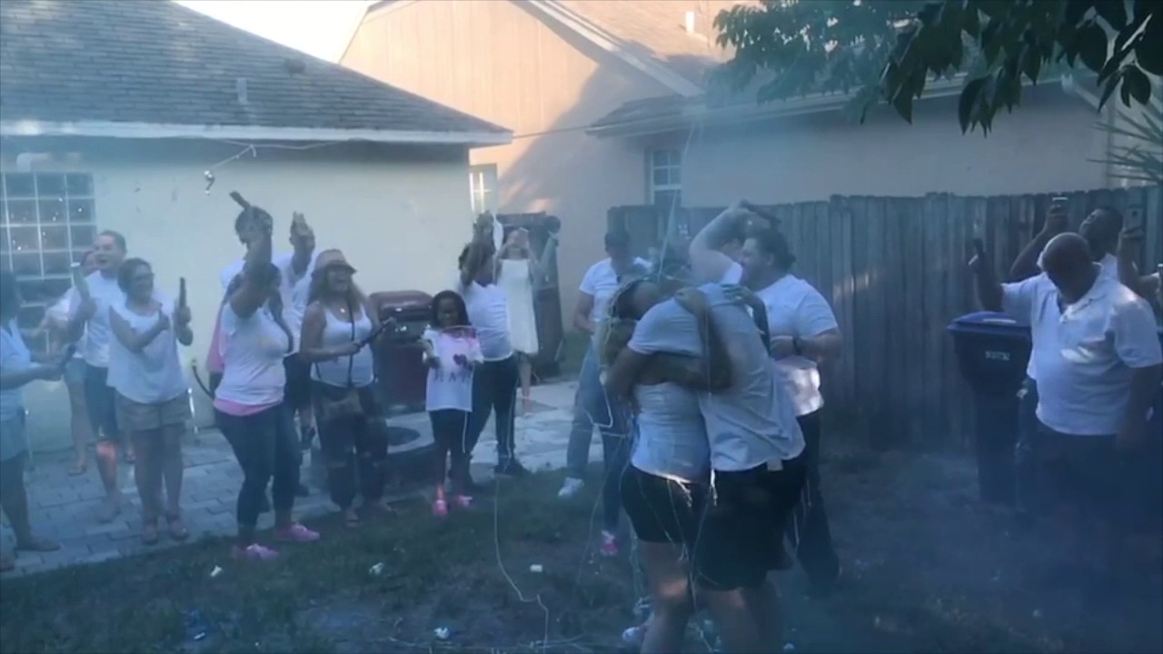 Color Powder Gender Reveal >> Best Gender Reveal With Colored Powder Youtube Color Powder Gender Reveal >> Best Gender Reveal With Colored Powder Youtube