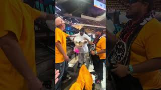 THIS IS THE HARDEST HIT IVE EVER SEEN AT AN NBA GAME! #spurs