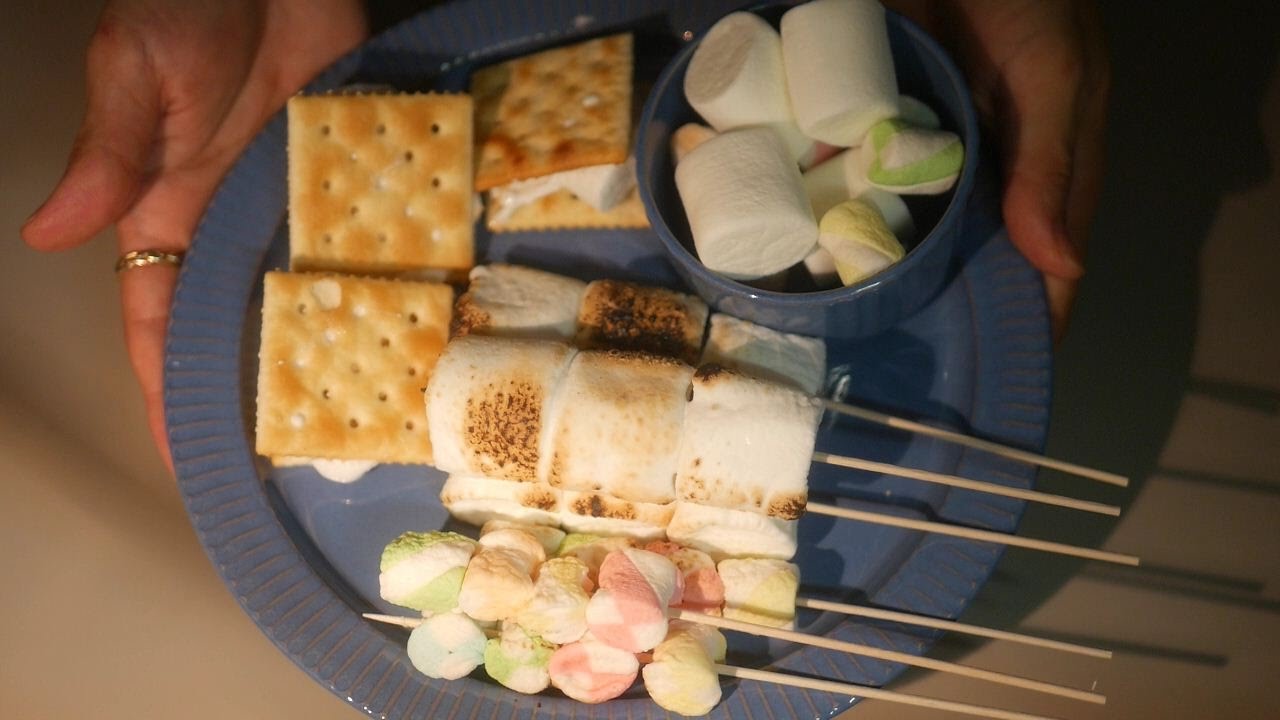 ASMR l 마시멜로우 이팅 사운드/ marshmallow Eating Sound/ 이유 E_YOU