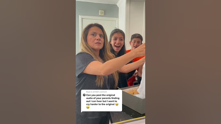 She surprised her family with this pregnancy announcement... 💓