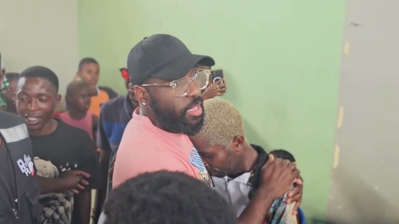 Fui a igreja na CAOP C buscar o Litilson para o SOS no Fly Podcast hoje!