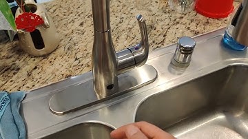 Trying out my motion activated single handle kitchen faucet by Flow. Pretty cool. Battery operated.