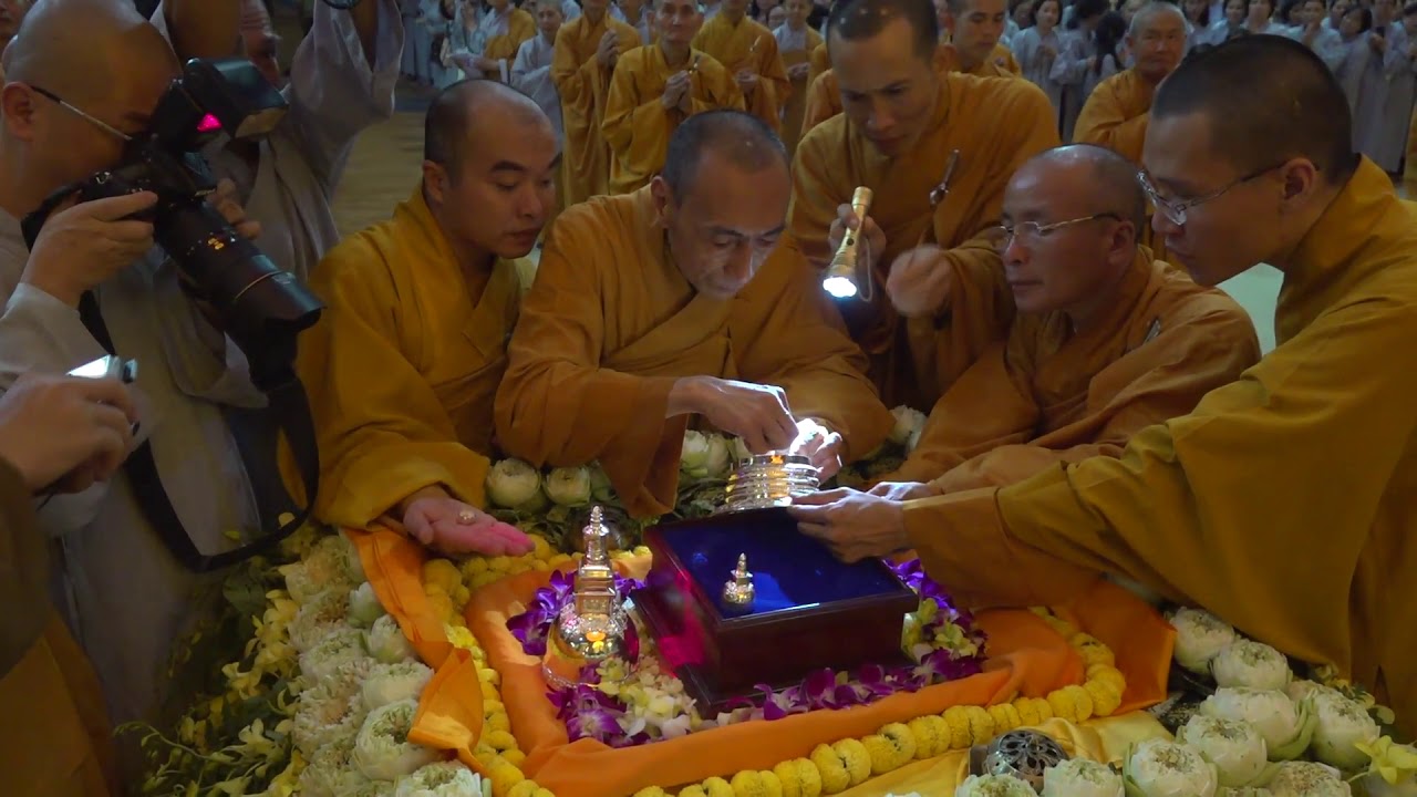 Thầy Trụ Trì thỉnh Xá Lợi Phật từ Srilanka về Thiền Viện Trúc Lâm Chánh Giác 2019