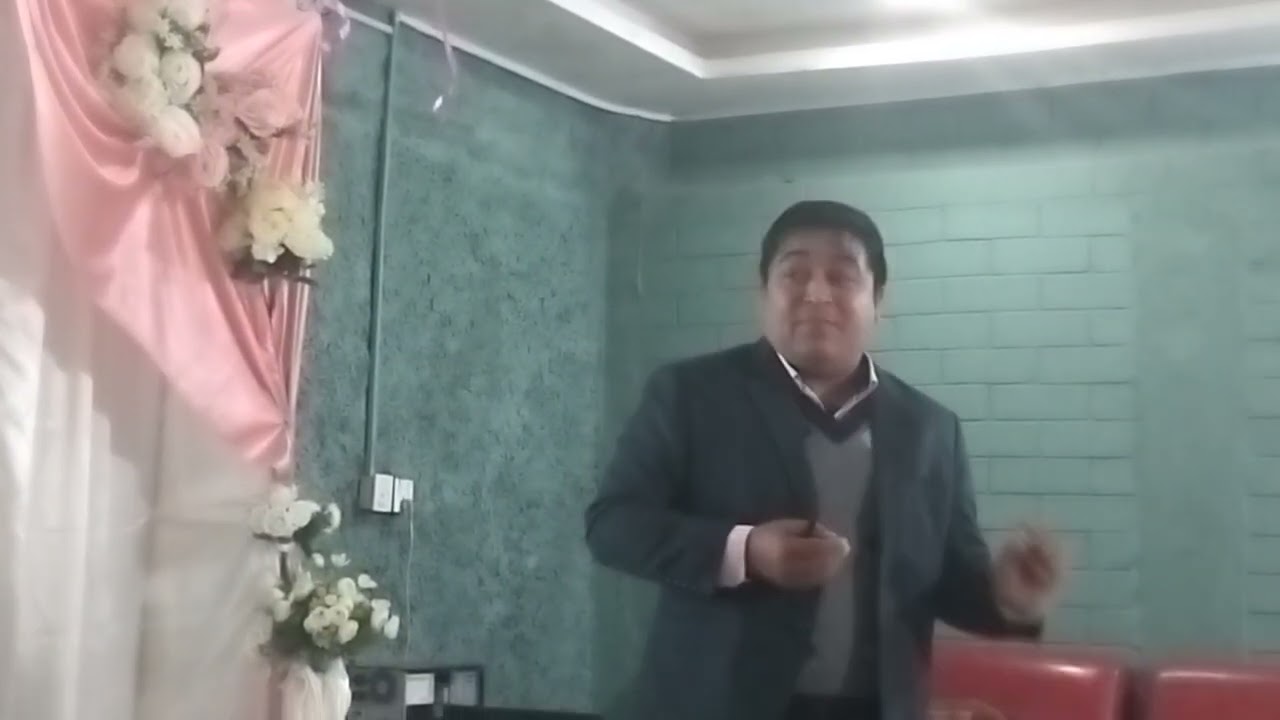 IME life insurance बारे अभिकर्ताहरुलाई तालिम दिदै चिफ एजेन्सी मेनेजर नगेन्द्र कुमार श्रेष्ठ पथरीमा ।