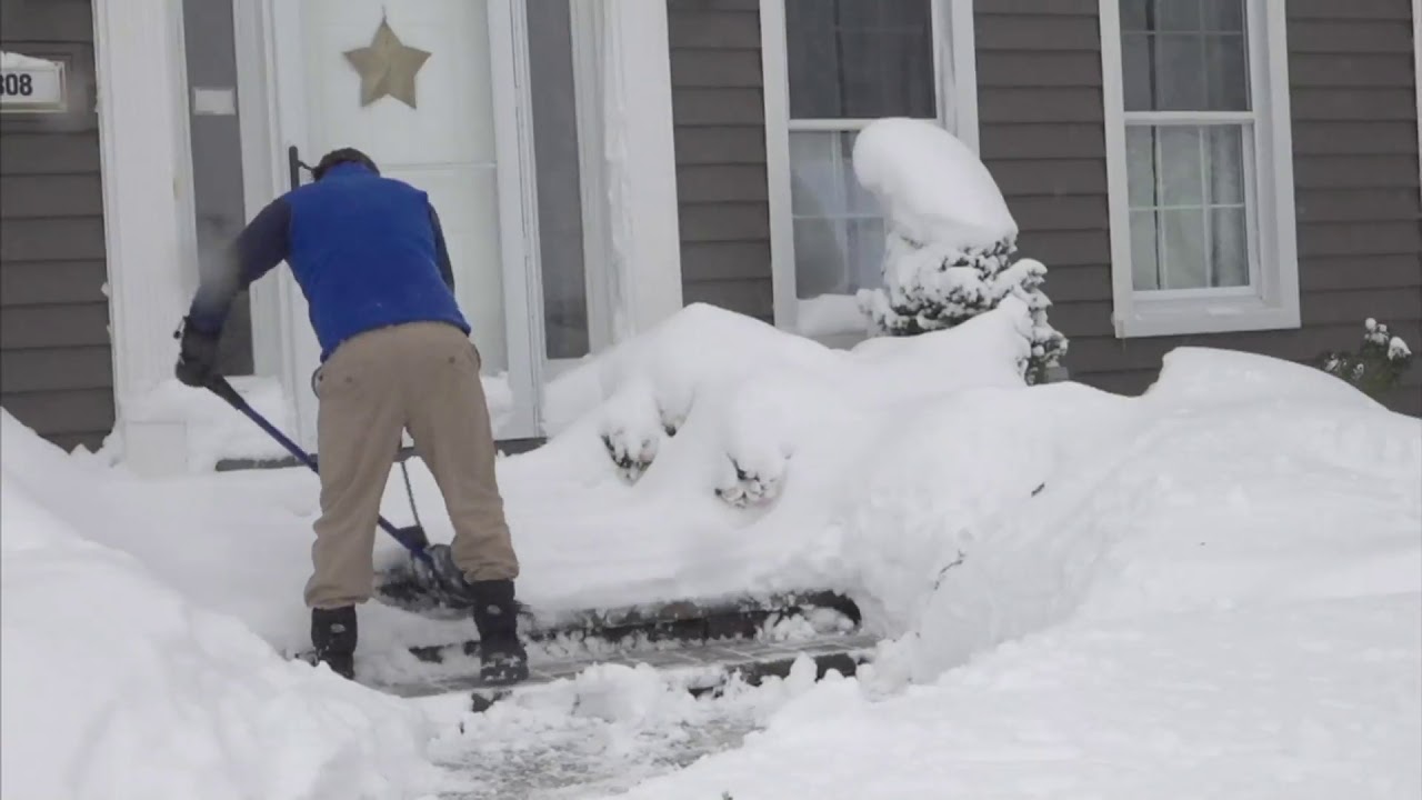 Snow Joe Shovelution Snow Shovel with Spring Assist Handle on QVC YouTube