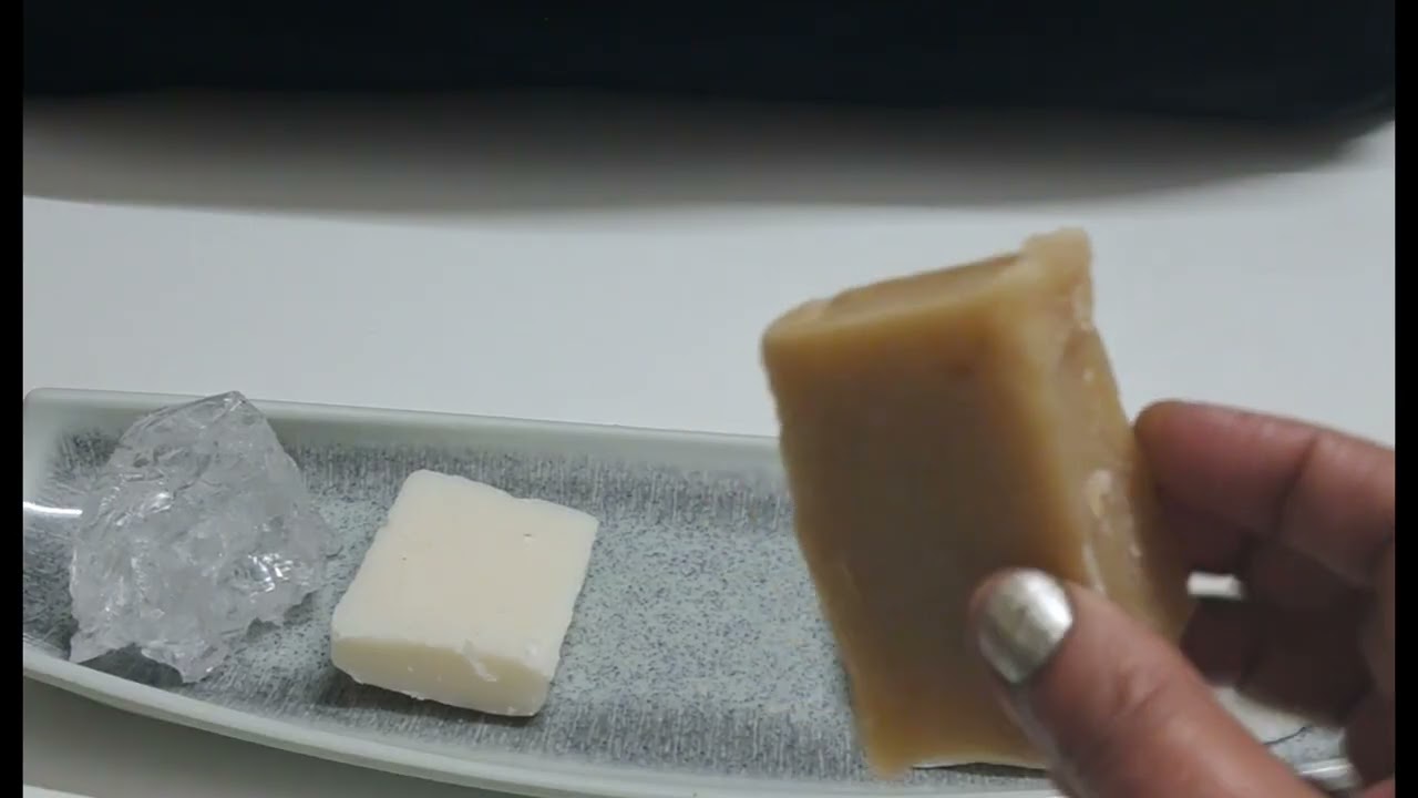 "Before You Make Candles… Know These Wax Types!"