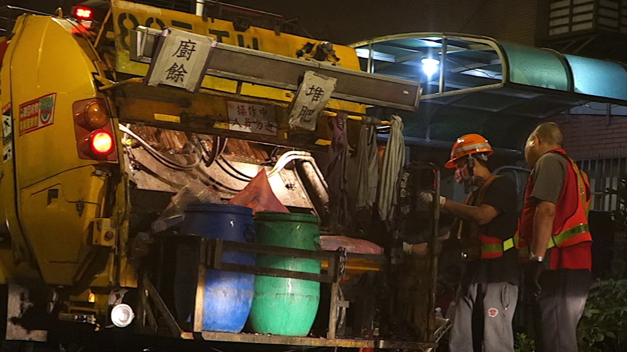 827-TW 板橋垃圾車 壓縮極度吃力 特寫鏡頭 沿線收運