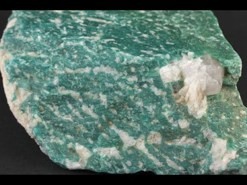 ロシア産アマゾナイト (天河石) 原石 316g / Amazonite - YouTube