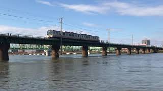越後線信濃川橋梁を渡る115系6両編成