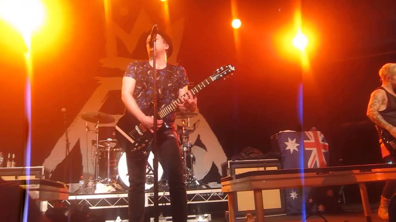 Fall Out Boy "Saturday" Sydney Roundhouse 24/2/15 (centre barrier) YouTube