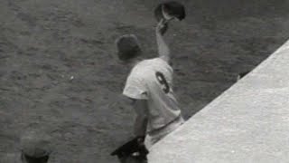 Roger Maris breaks Babe Ruth's Home Run record in 1961