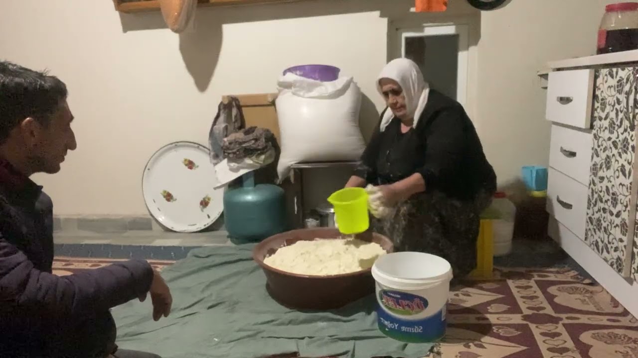 Bugün annemle hamur  yorken çekelim dedik