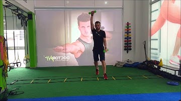 Deslocamento lateral alternado na escada de agilidade com halteres   Cardiovascular   CMS