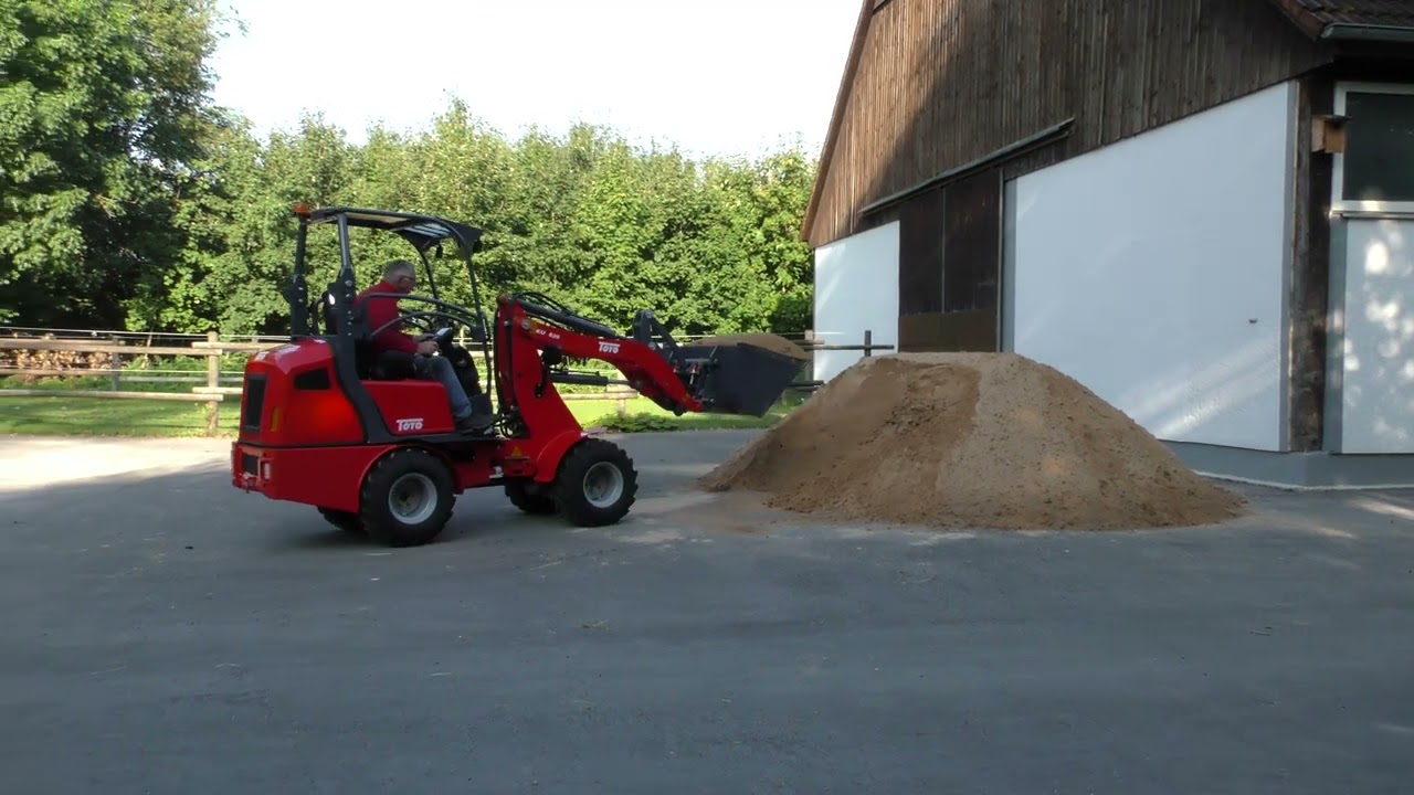 Praxistest Toyo Elektrolader im Pferdebetrieb