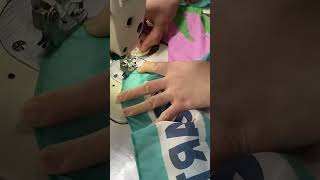 The process of sewing the edges of the printed scarf together💚📞WhatsApp/WeChat:+8613819405285