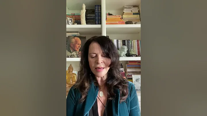 Author Ora Nadrich reads from her book Live True