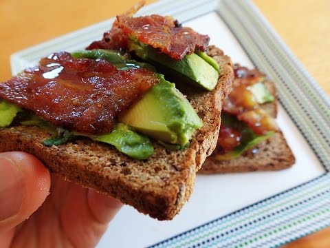 avocado-&-bacon-on-almond-paleo-bread-(low-carb,-gluten-free-&-grain-free)