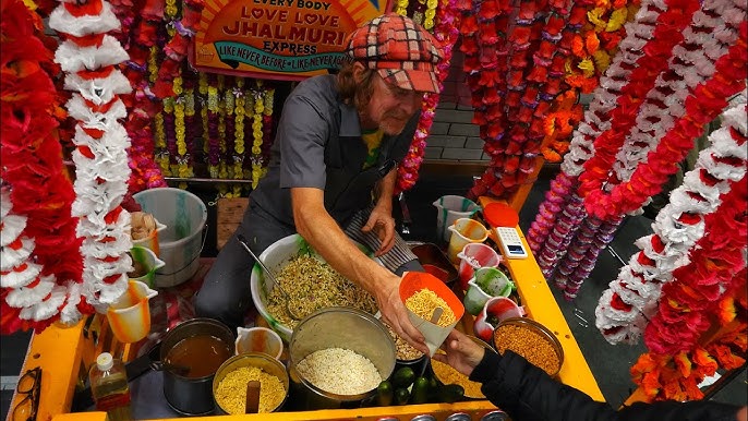 The London Jhal Muri Master | Setting Up His Jhal Muri Stall at 5:14 | Kolkata Indian Street Food