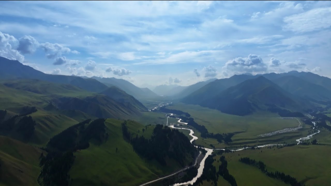 新疆伊犁唐布拉百里画廊｜当草原铺向天边Tangbula, Ili Xinjiang｜ Where the Grasslands Stretch to the Horizon