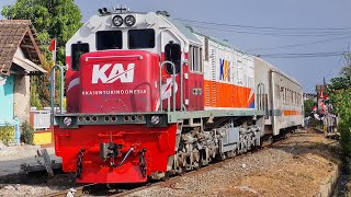 LOKOMOTIF YANG VIRAL HARI INI ! CC 201 PAKE LIVERY KEMERDEKAAN NARIK KERETA LOKALAN !