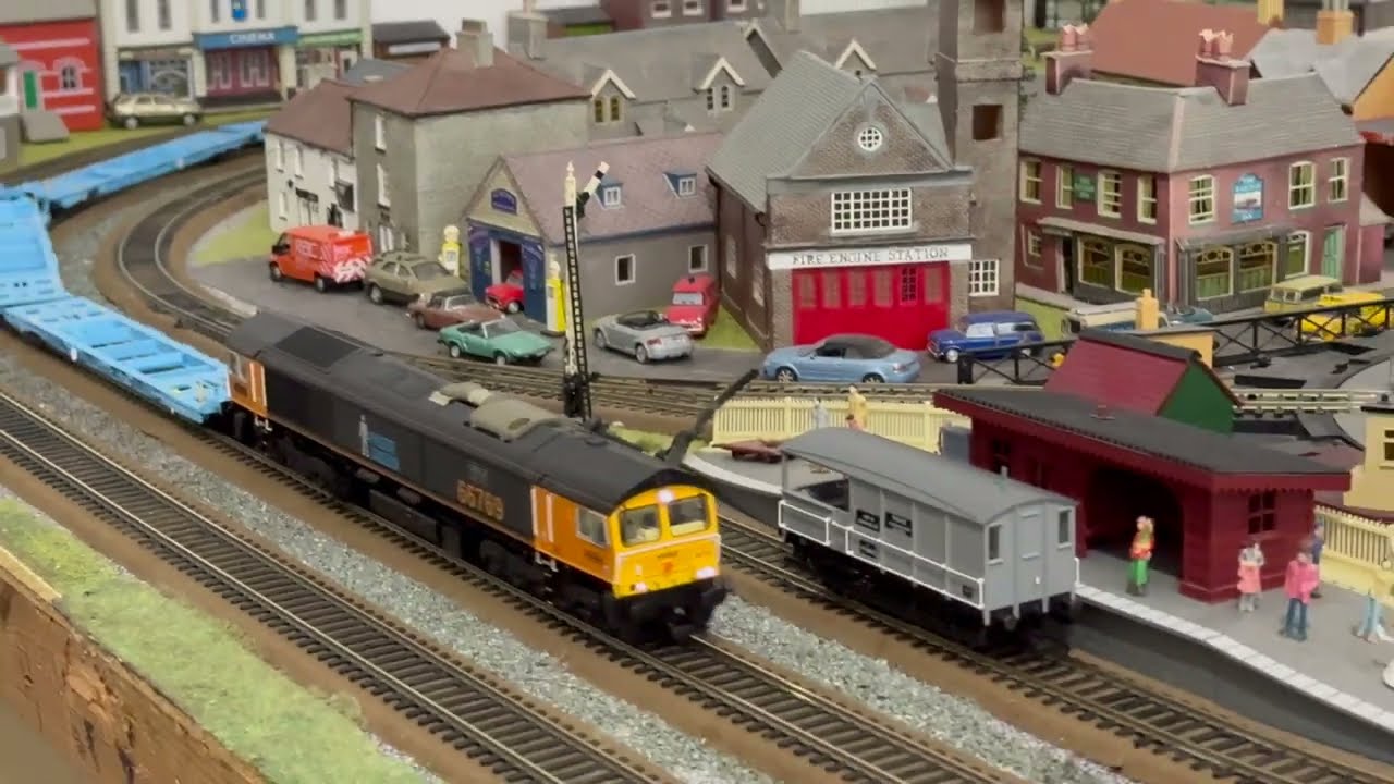 Accurascale class 66 testing my Dapol megafret wagons after changing the couplings