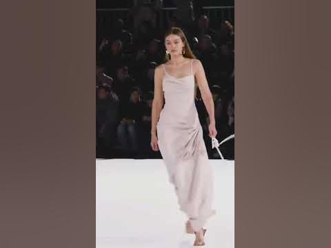 Gigi Hadid’s iconic hair flip at the Jacquemus fall winter 2020/2021 # ...