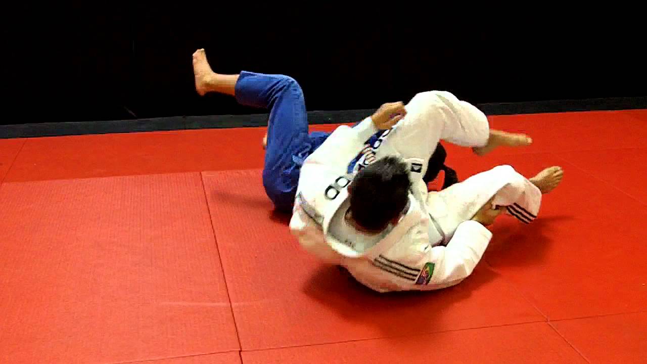 Jiu Jitsu Techniques - Armbar From The Guard / Pendulum Sweep - YouTube