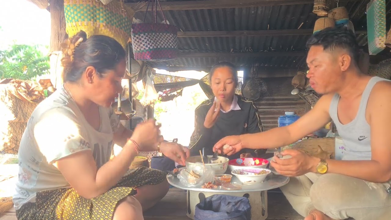 กินข้าวเช้ากับต้มไก่บ้าน