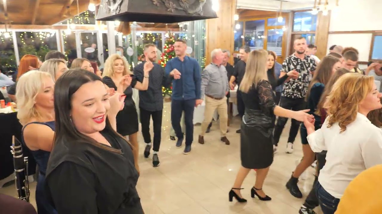 GEZUAR NGA RESTORANT OXHAKU - MARTIN MERA KLODIAN RAMA LAURA KUCA XHELO VASJARI