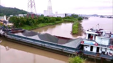 Another angle of the 1000 ton mini barge unloading crushed stone!  My holiday