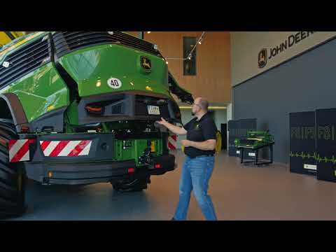Wydajność i komfort w sieczkarniach F8 i F9 | John Deere