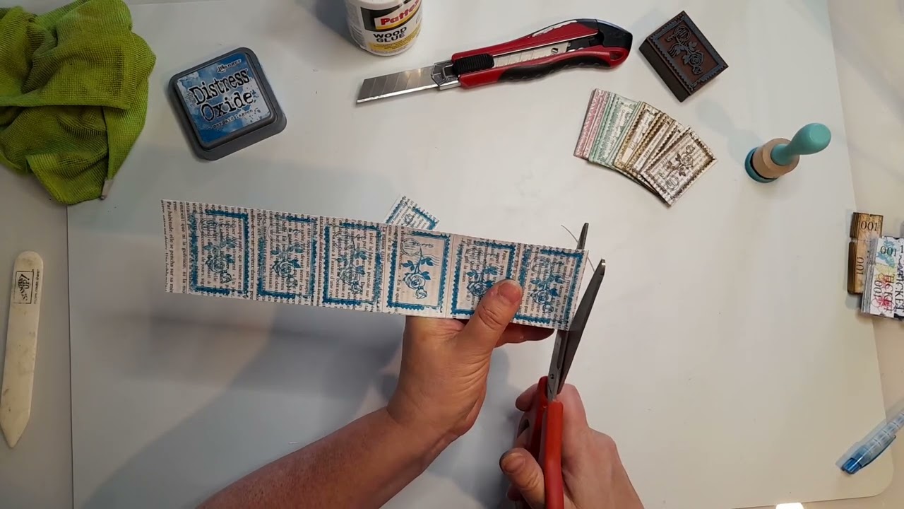 Embellissements en carnet avec des chutes de papier