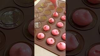 මිල වැඩි Macarons දැන් ගෙදරදීම. Watch the full video on my YT channel #macarons #frenchmacaron #fyp