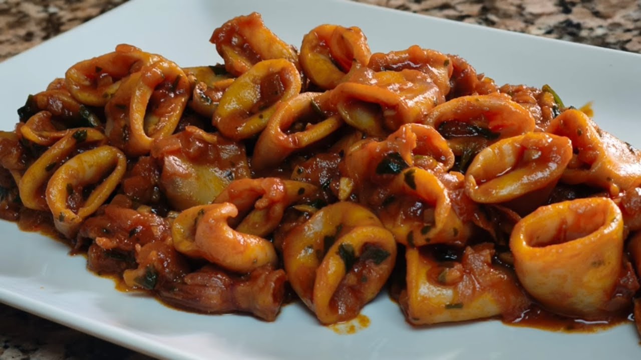 CALAMARES EN SALSA (ENCEBOLLADOS) ESTILO GALLEGO