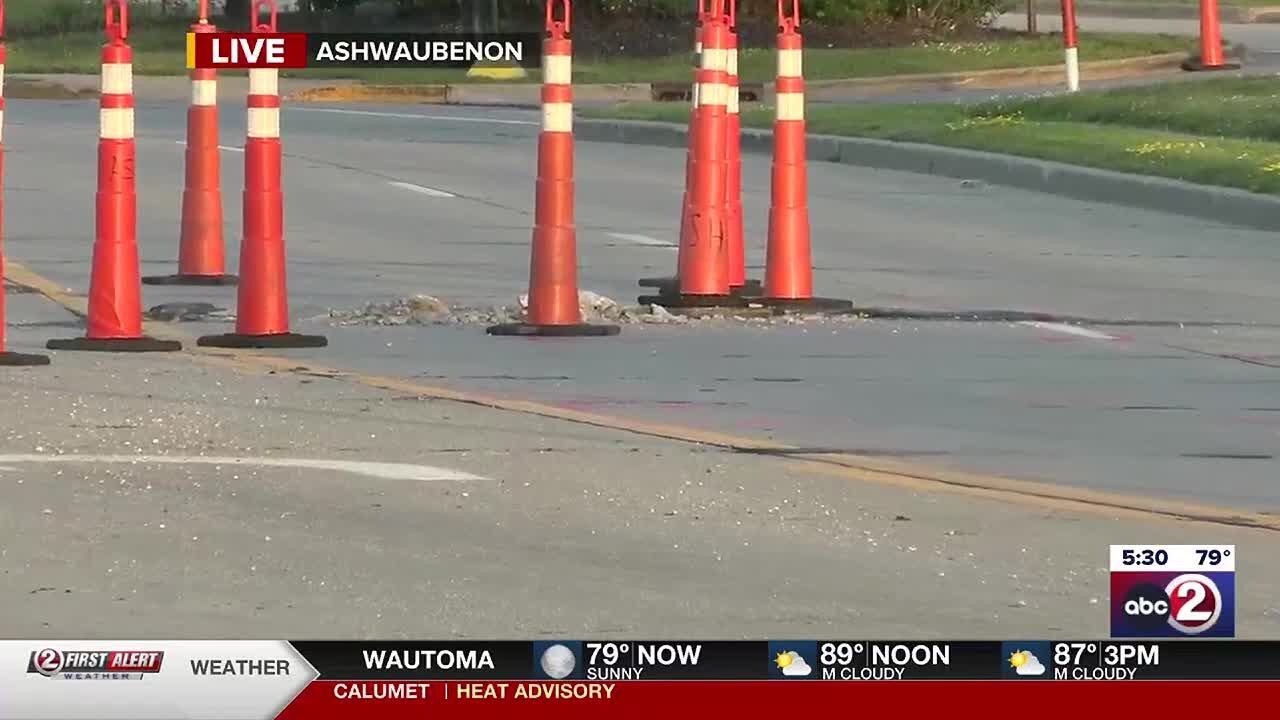 Extreme heat causes road buckling - YouTube