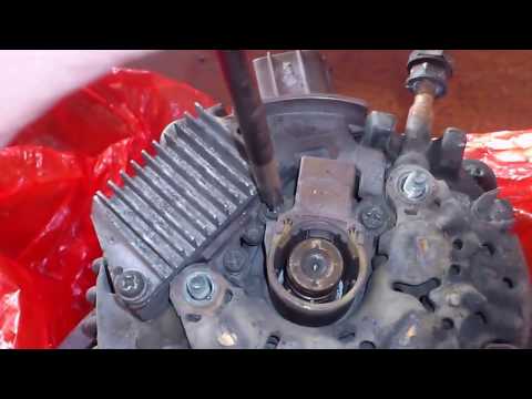 Video: Hur mycket kostar det att byta en generator på en Toyota Camry?