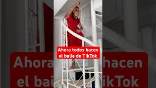 Ahora todo el mundo baila DALE de TikTok #humor #viralshorts #comedia