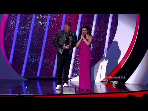 Enrique Iglesias Wins Hot Latin Song Of The Year,Vocal Event | Billboard Latin Music Awards 2014