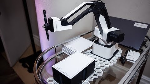 🤖🎨 Meet the AI SketchBot by NYC Party Booth – Where Technology Meets Art! 🎨🤖