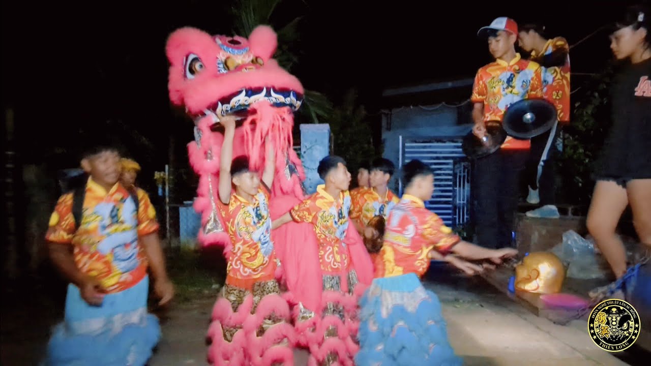 Lsr Thiên Long đi xe máy cày, bật nhạc sàn đi múa lân ở xóm nhỏ. Bình Hoà | Krông Ana | Đăk Lăk