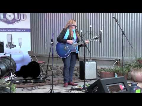 Melissa Reaves Rocks the Courtyard 2016