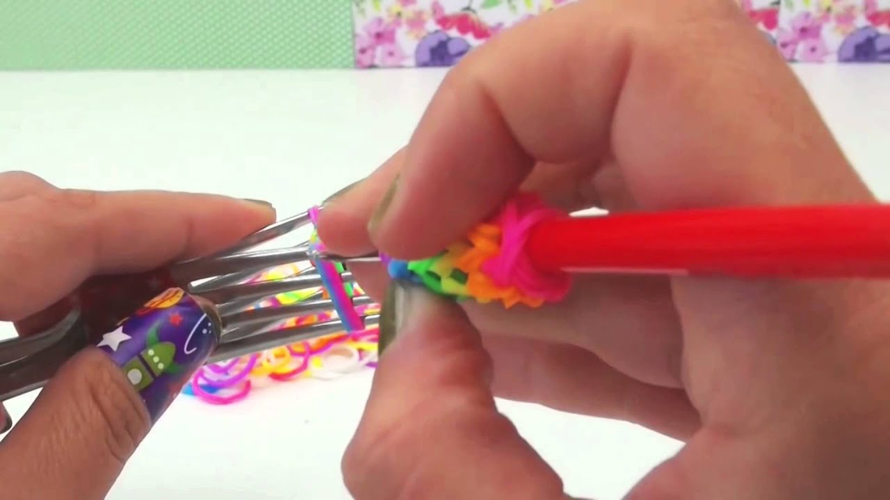 Rainbow Loom : tuto d'un bracelet en élastiques Fishtail par M. 9 ans !