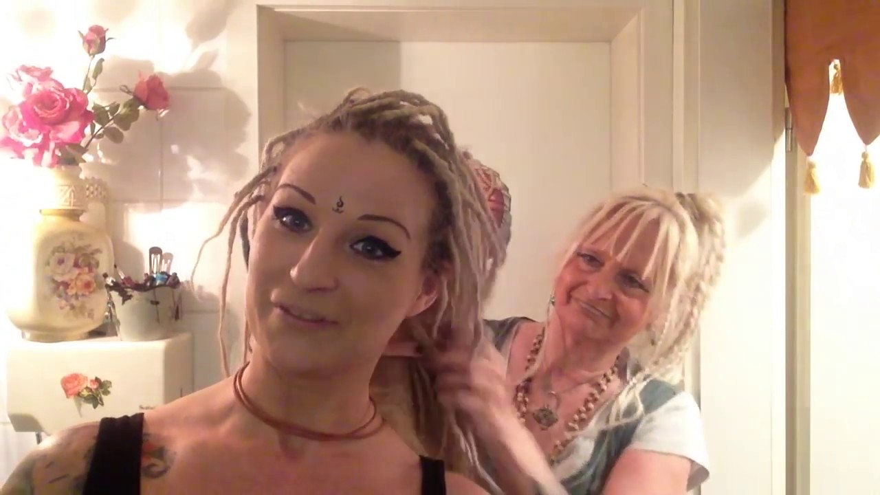Dreads  -  Ansatz blondieren mit Mama!