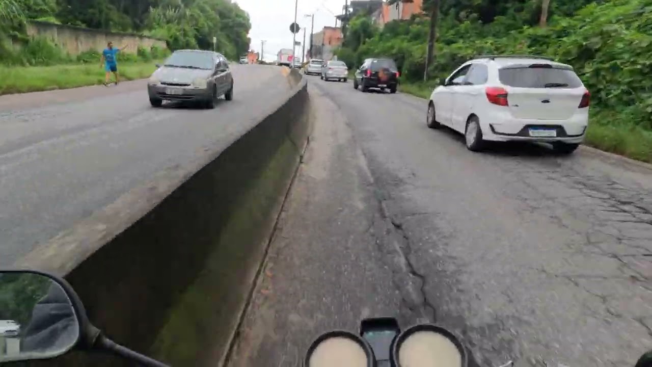 Hoje fomos trabalhar  de  moto veja  o trânsito..