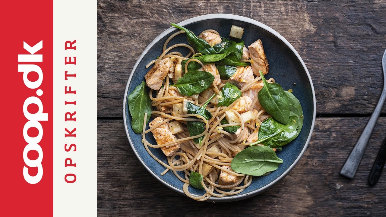 Lynstegt laks med spinat og spaghetti - Claus Holm