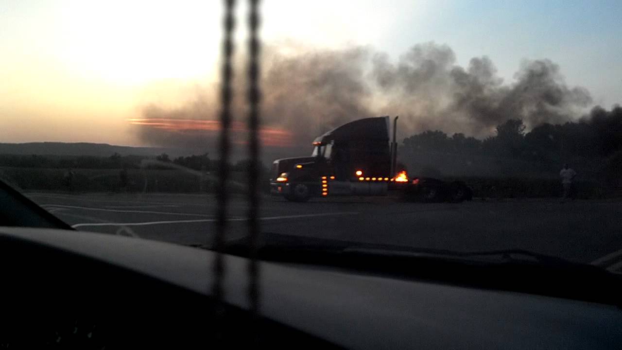 Semi Truck on Fire Prairie Du Chien WI YouTube